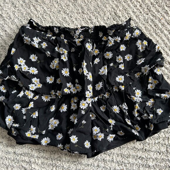 SO Other - Girls Daisy Print Skorts!